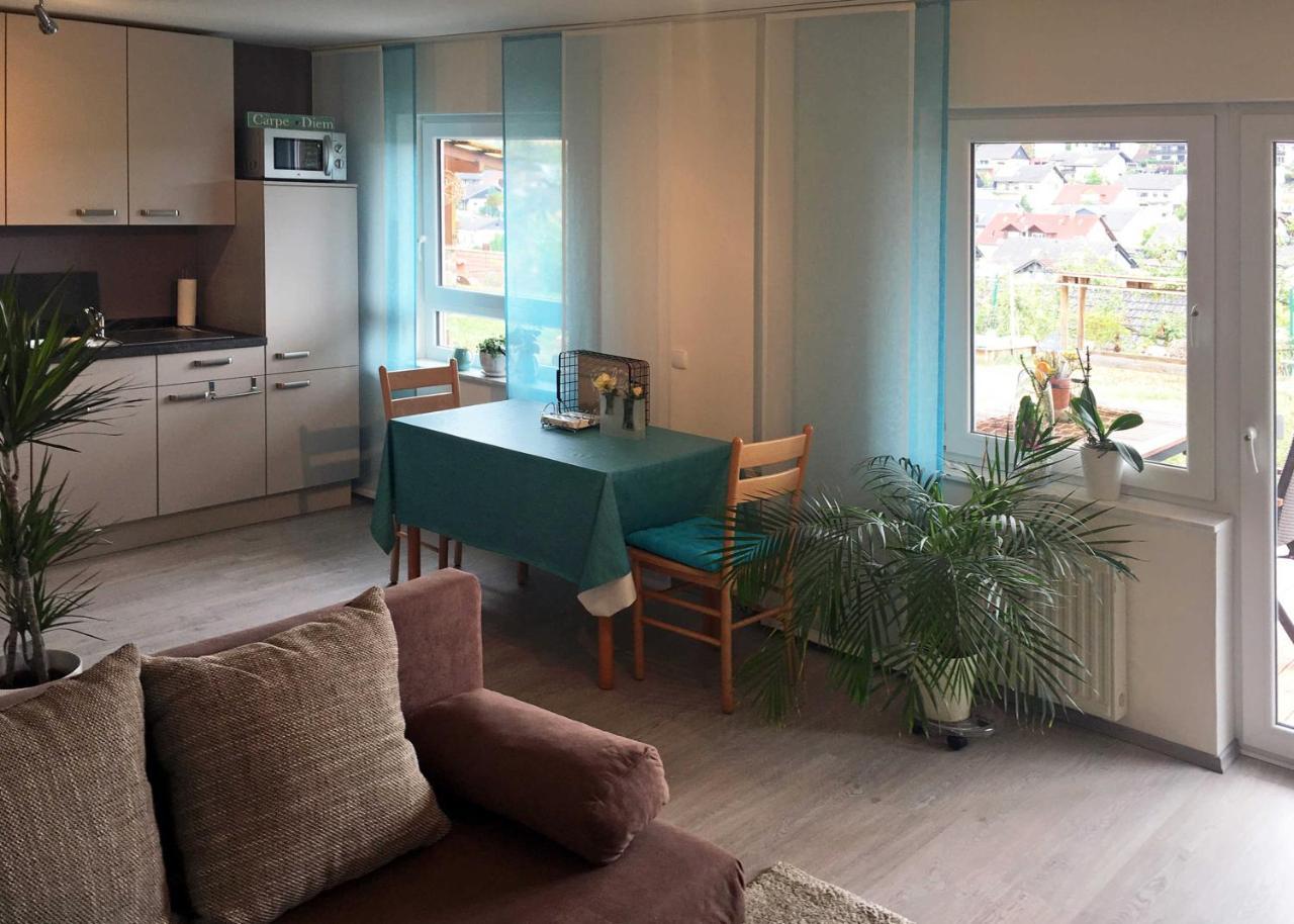 Ferienwohnung Im Paradies Momlingen Екстер'єр фото